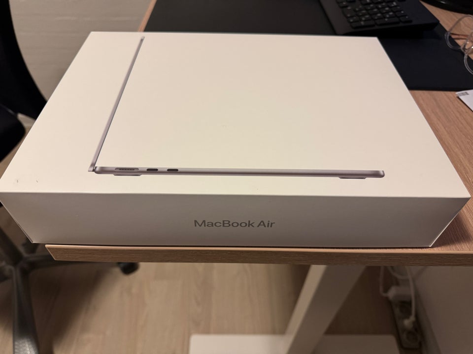 MacBook Air, 13.6” M2 8GB 256GB SSD,