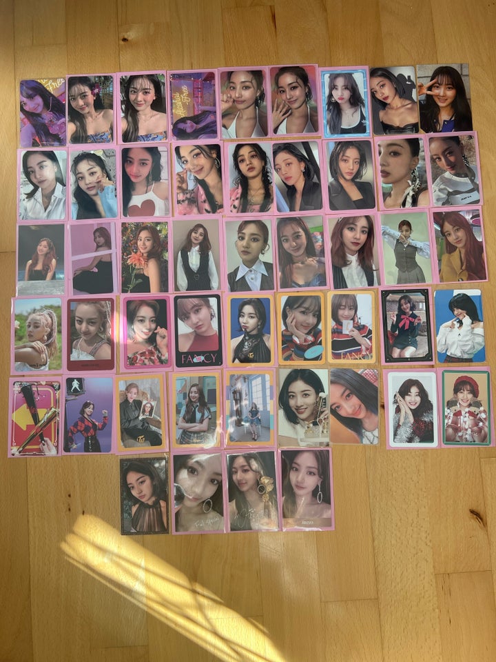 Twice: Jihyo photocards pop