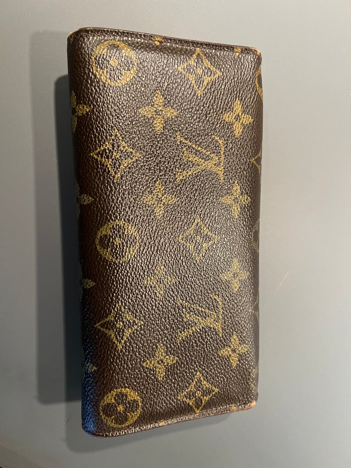 Pung, Louis Vuitton