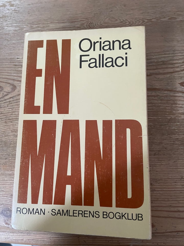 En mand, Oriana Fallaci, genre: