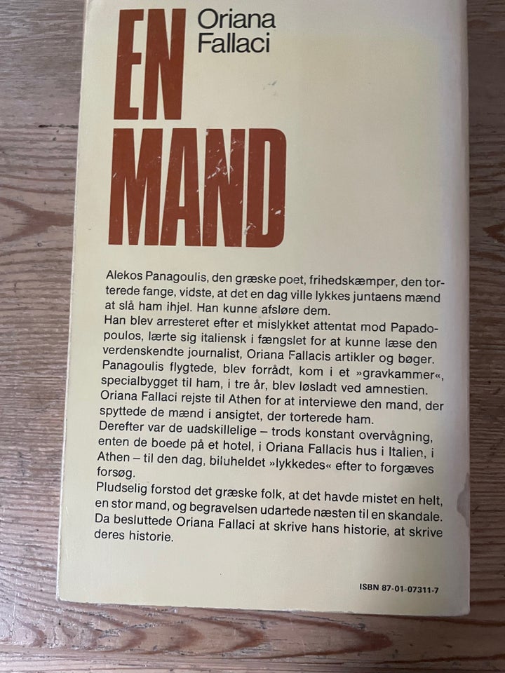 En mand, Oriana Fallaci, genre: