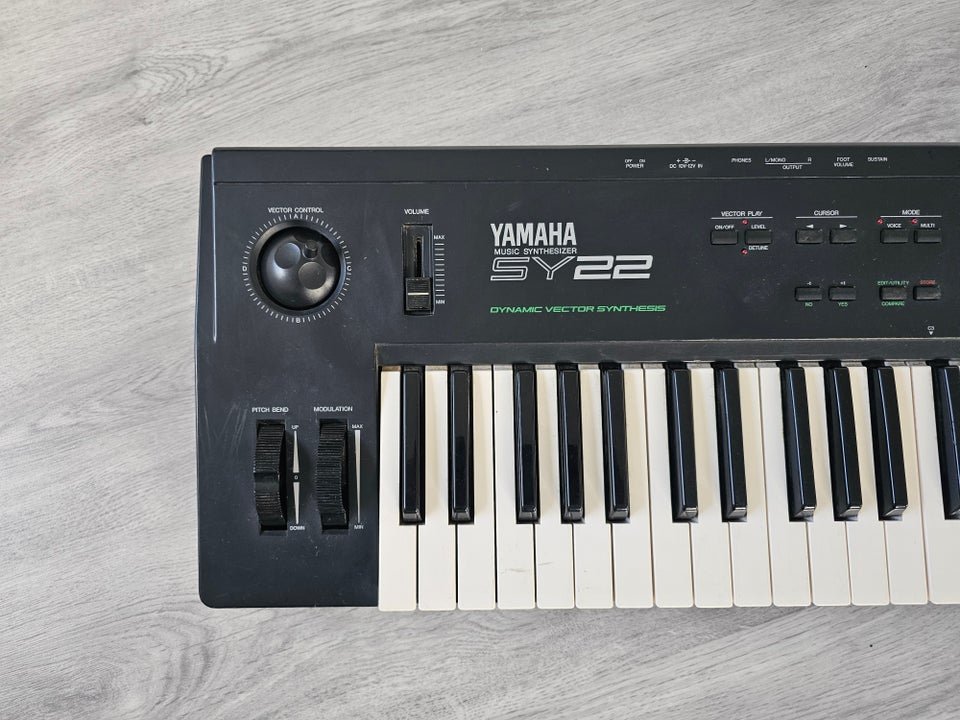 Synthesizer, Yamaha Sy-22