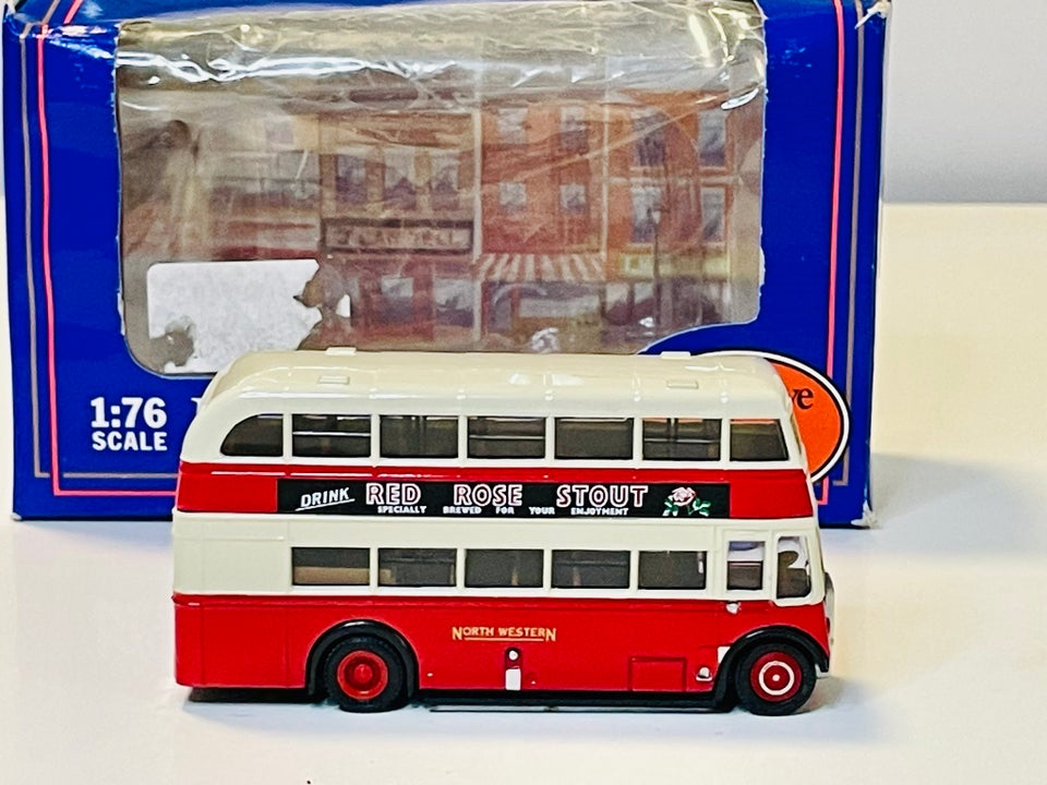 Modelbus, Exclusive First