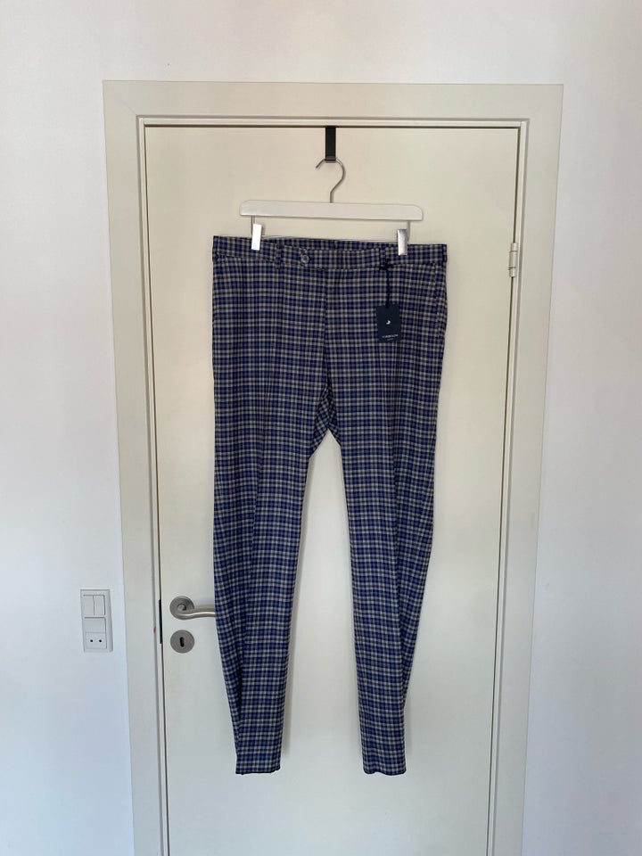 Chinos, Tombolini , str. 50