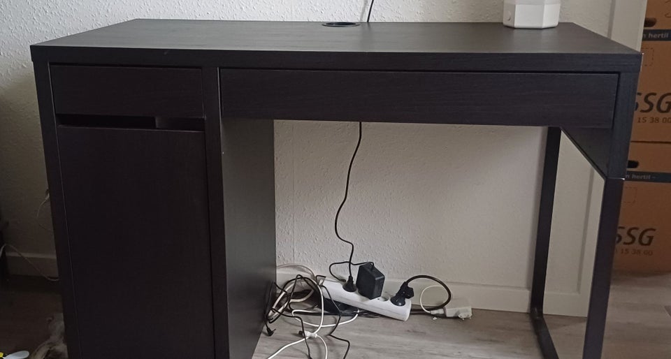 skrivebord, ikea