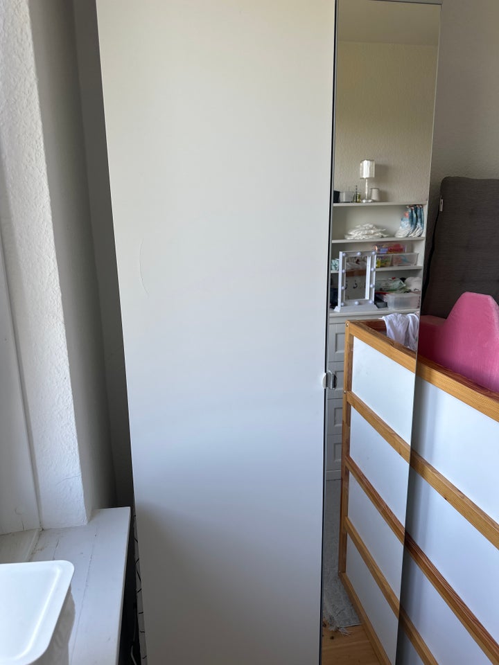 Andet skab Ikea b: 75 d: 35 h: 200