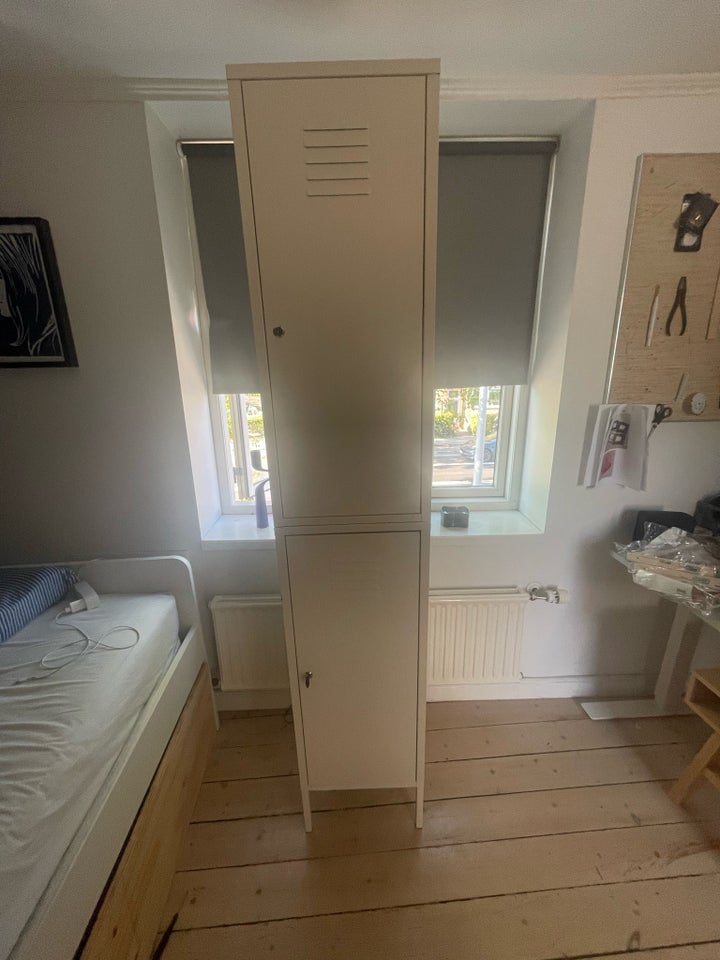 Stålskab IKEA PS b: 37 d: 40 h: 190