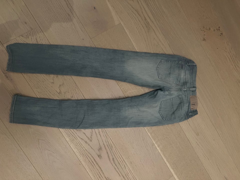 Jeans, Tiger, str. 26