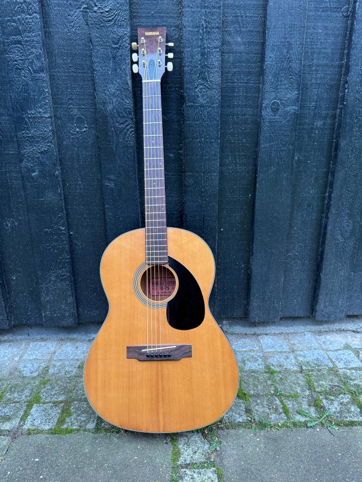 Western, Yamaha FG-75