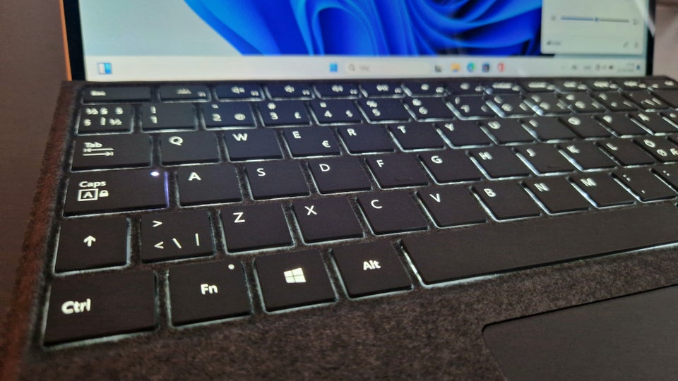 Microsoft Surface Pro X, SQ2 GHz, 16