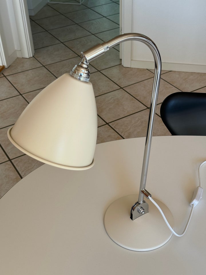 Arkitektlampe Gubi