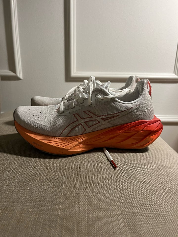 Løbesko, Asics Novablast 4, Asics