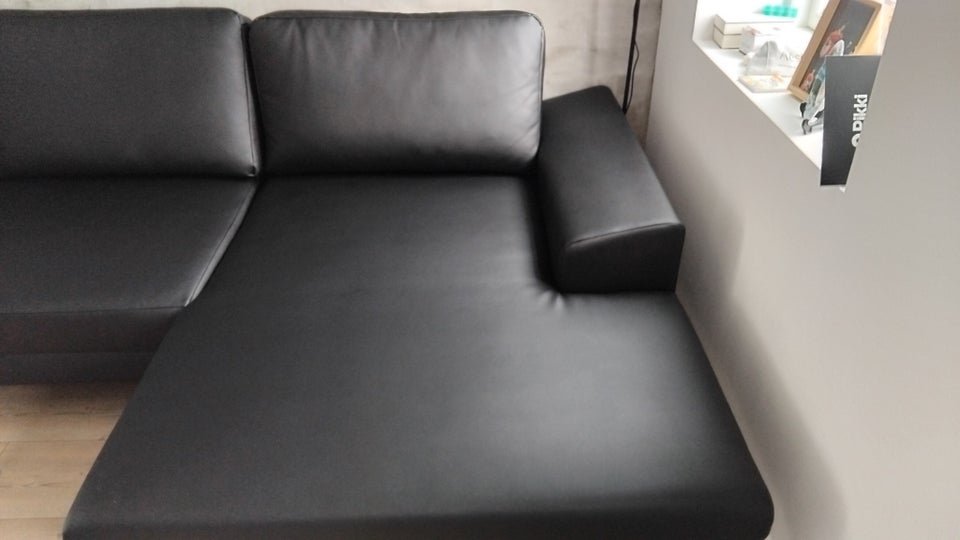 Black Faux Leather Corner S