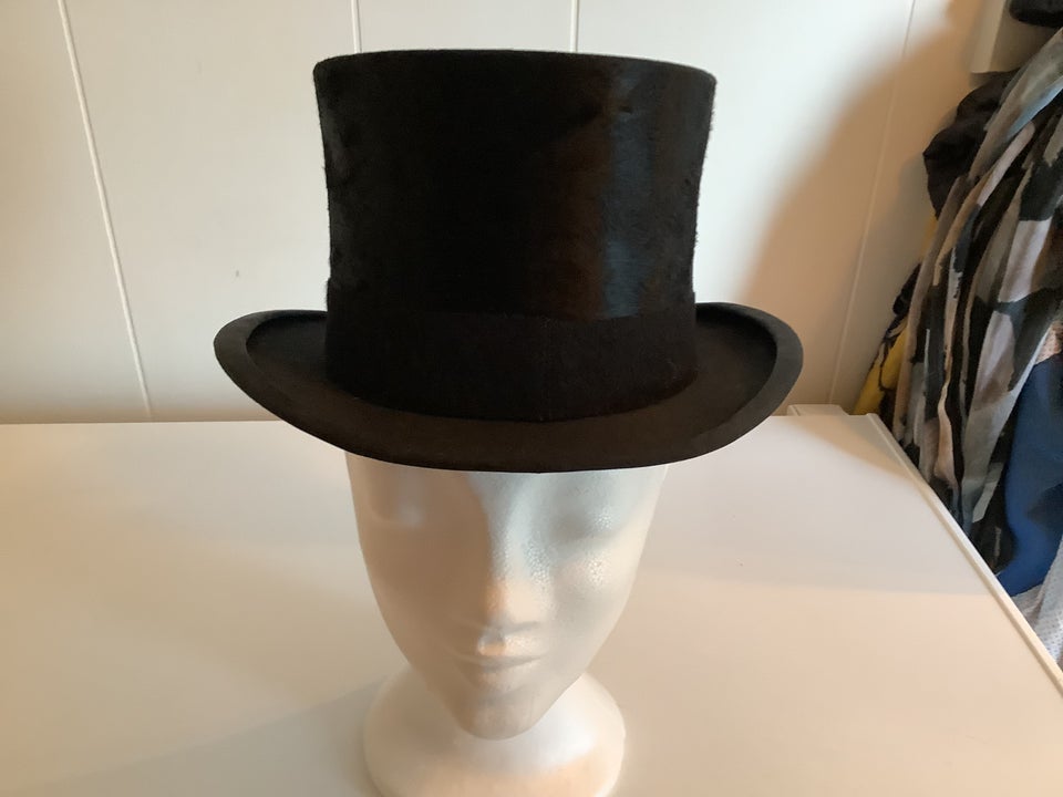 Hat, str. 57, Sort