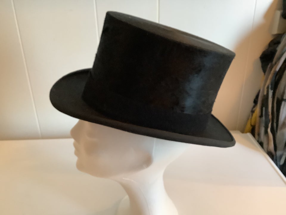 Hat, str. 57, Sort