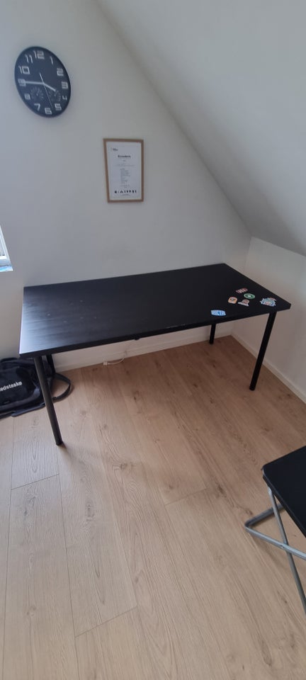 Skrivebord IKEA b: 150 d: 75 h: 74