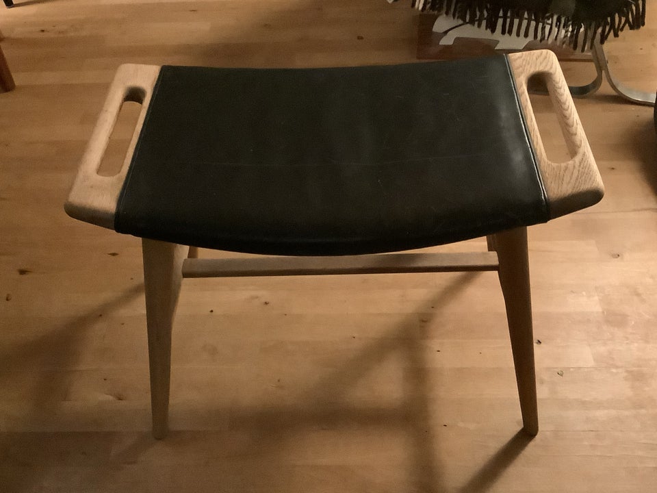 Hans J. Wegner, AP30., Klaverbænk