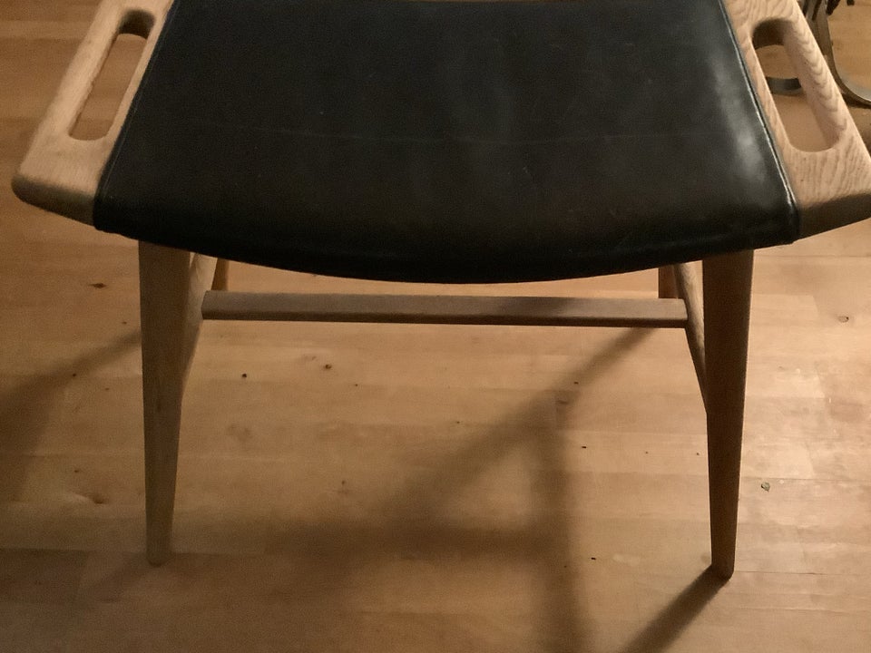 Hans J. Wegner, AP30., Klaverbænk