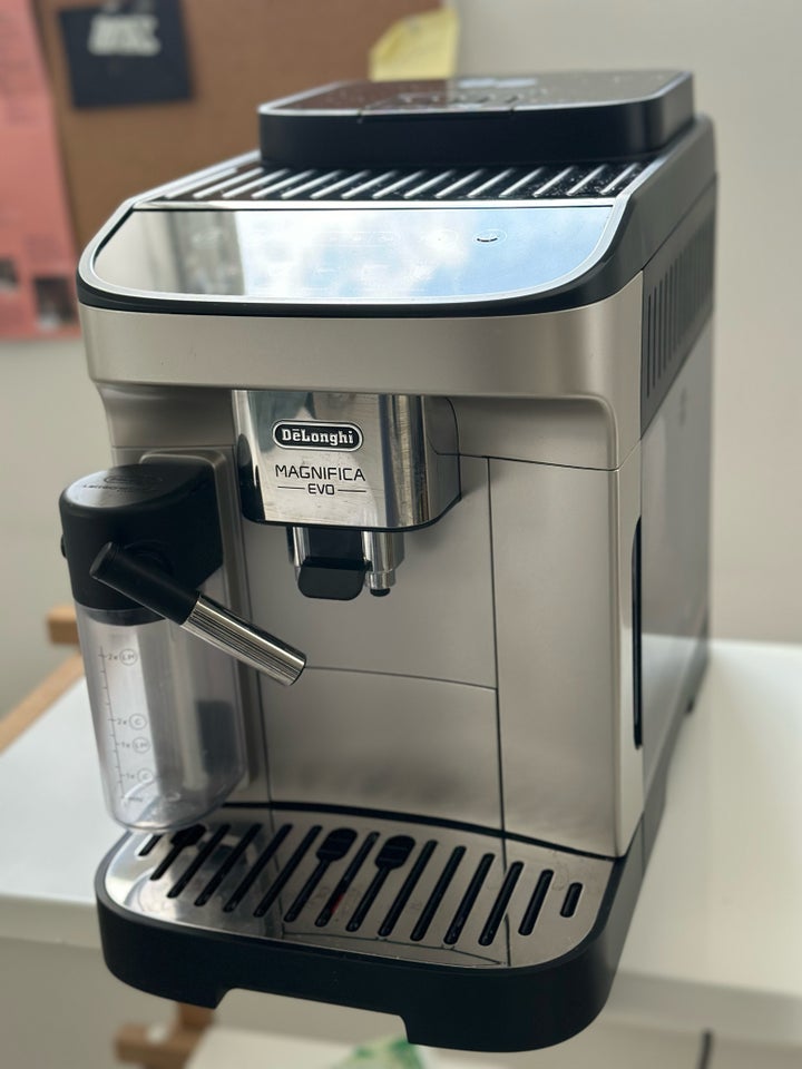 Delonghi Magnifica Evo  Delonghi