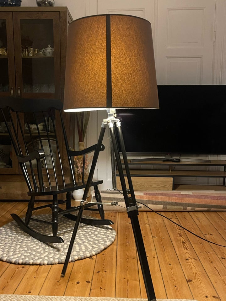 Gulvlampe, Design by Frandsen