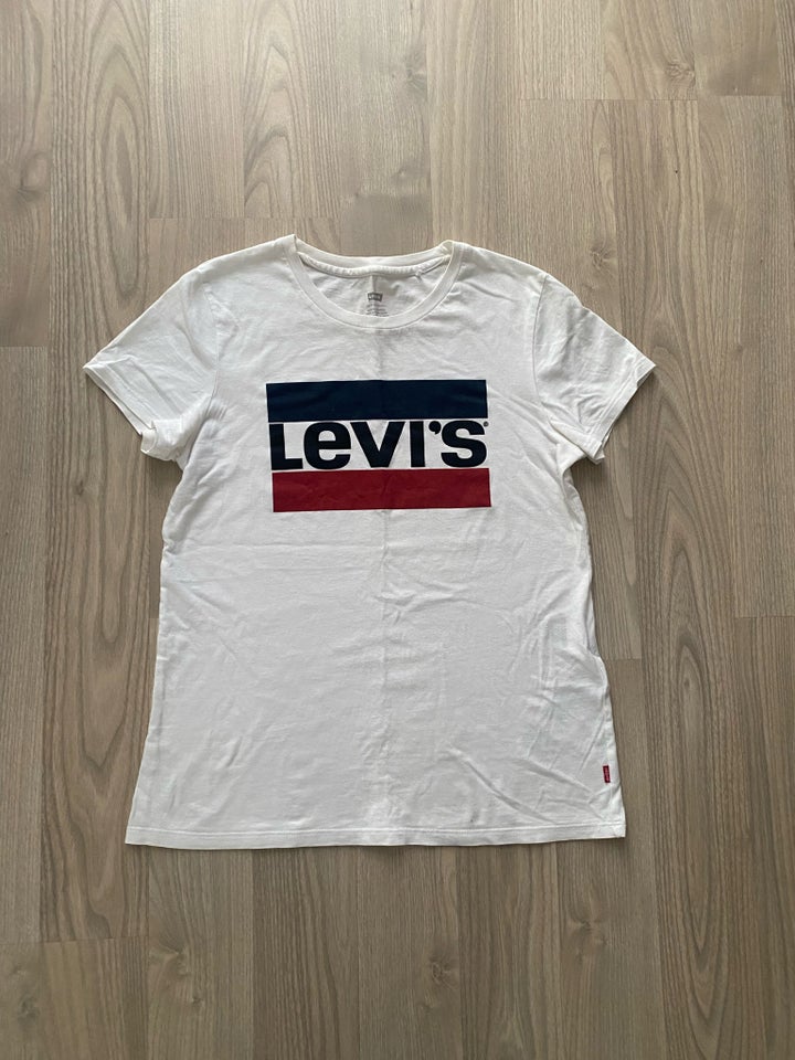 T-shirt, T shirt, Levis