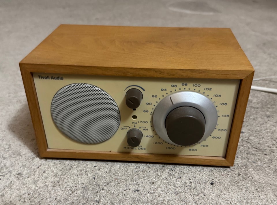 AM/FM radio, Tivoli, Model One