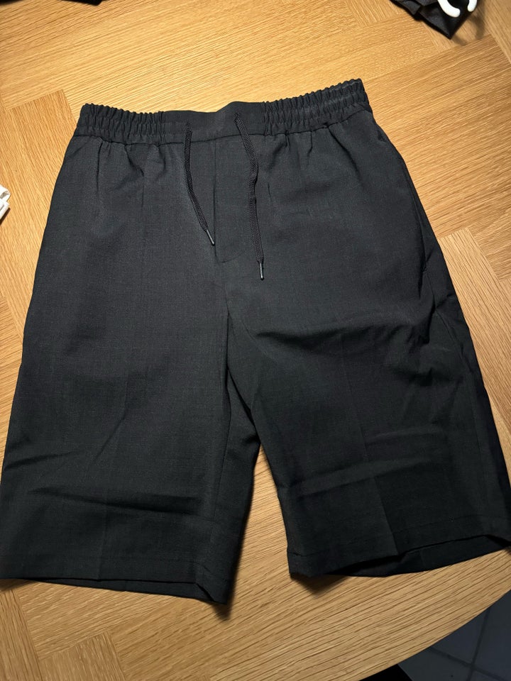 Shorts, Won Hundred, str. 46