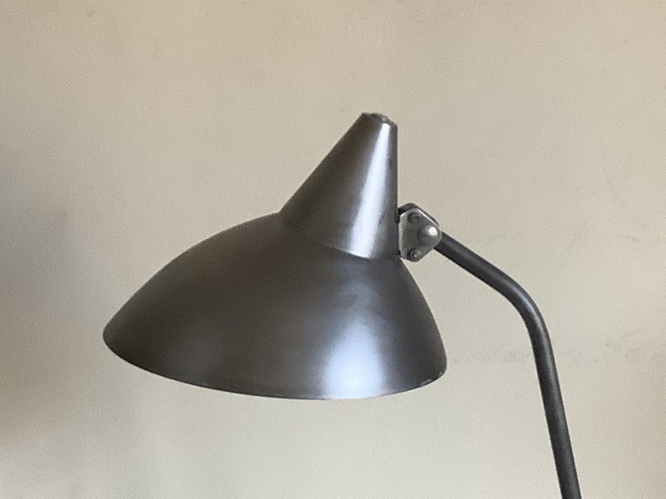 Anden bordlampe, Hala