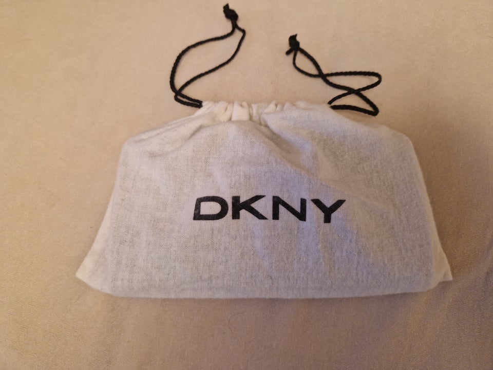 Pung, DKNY