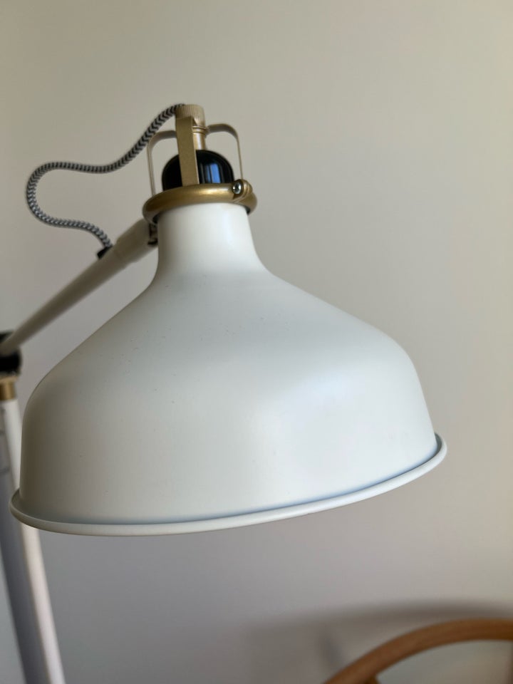 Gulvlampe, Ikea