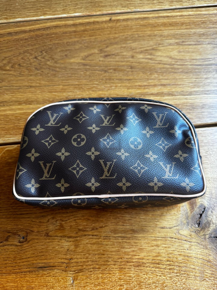 Toilettaske, Louis Vuitton