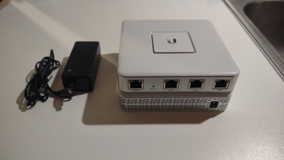 Firewall, Ubiquiti UniFi, God