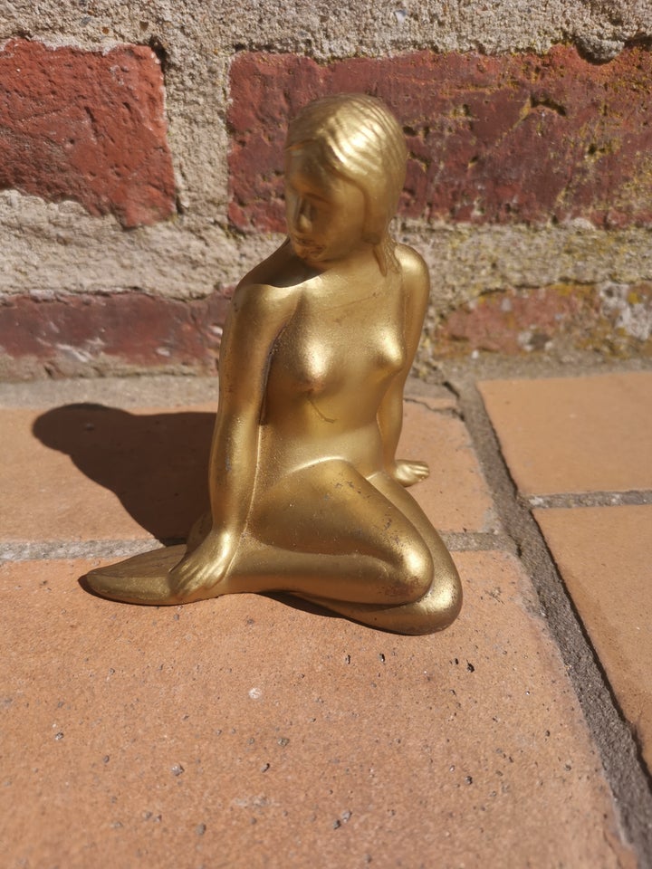 En Guldfarvet Lille Havfrue Figur