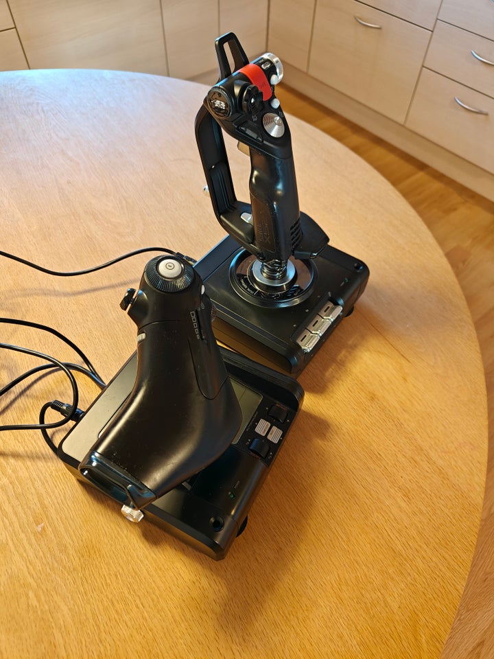 Joystick Saitek X52 Pro