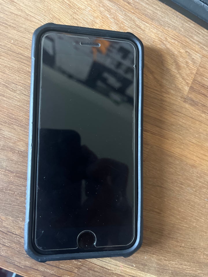 iPhone 7, 64 GB, sort