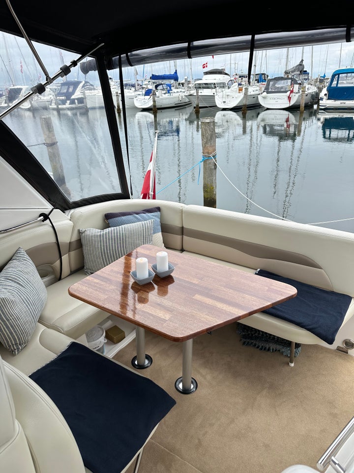 Chaparral 310 Signature