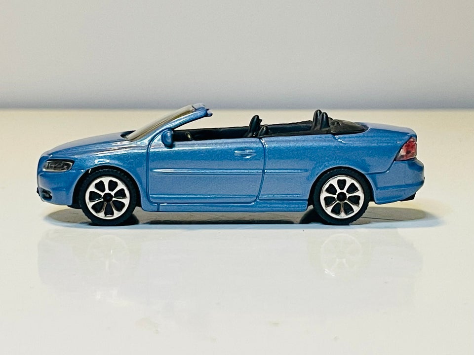 Modelbil, Bburago Volvo C70, skala