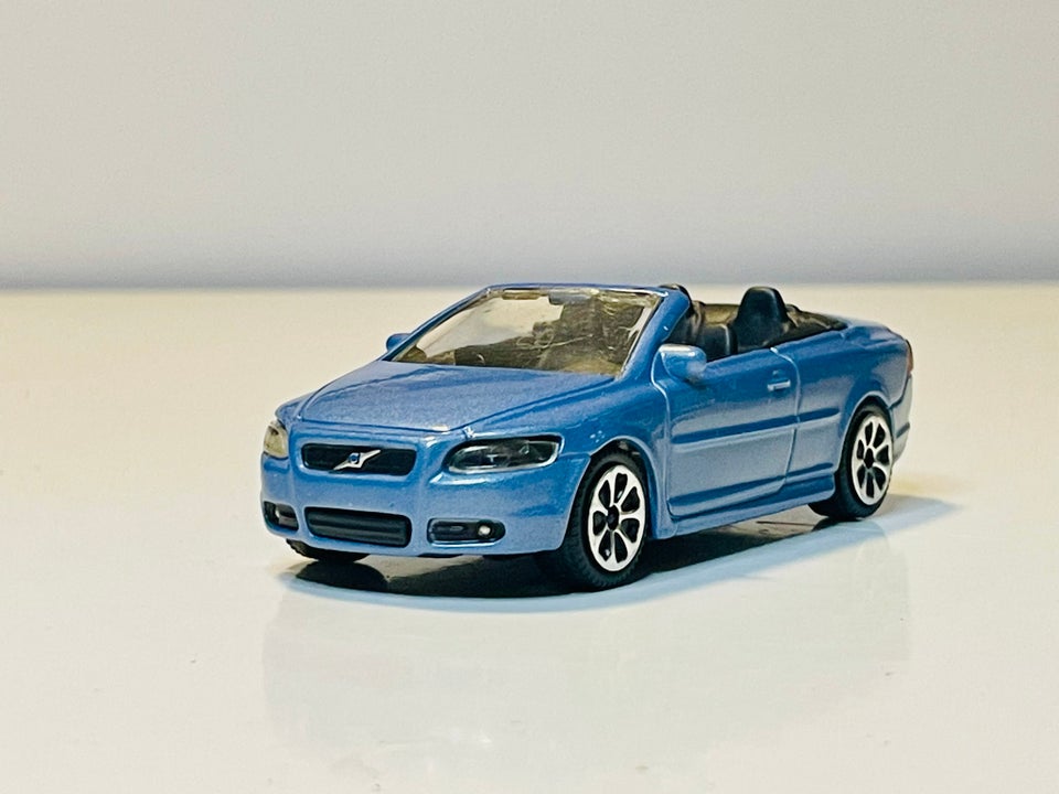 Modelbil, Bburago Volvo C70, skala