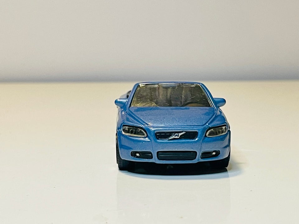 Modelbil, Bburago Volvo C70, skala