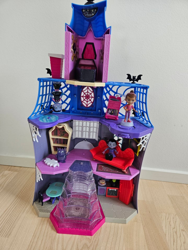 Dukkehus, Vampirina Scare BB hus,