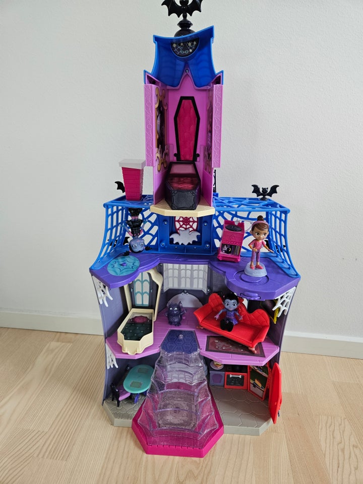 Dukkehus, Vampirina Scare BB hus,