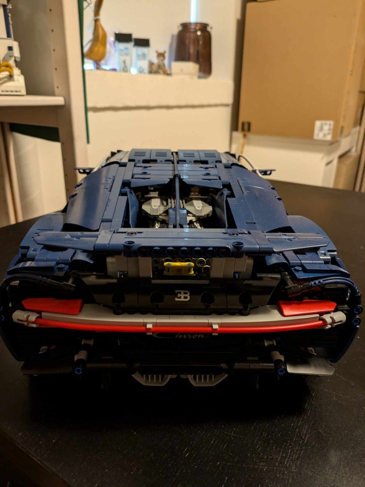 Lego Technic Bugatti Chiron 42083