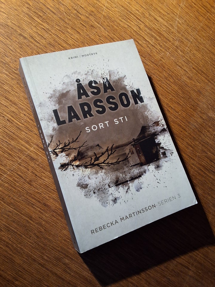 SORT STI ÅSA LARSSON genre: krimi