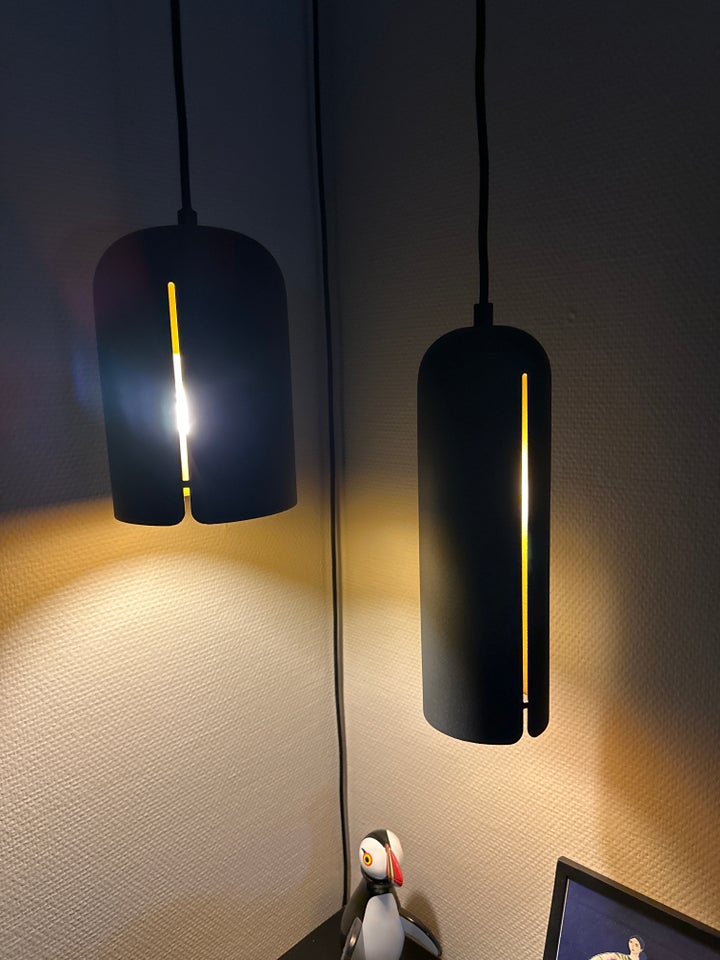 Anden loftslampe, Woud