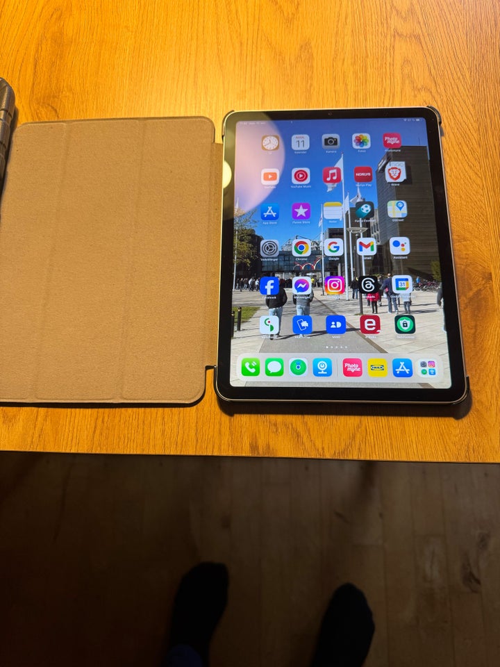 iPad Air 5, 64 GB, sort