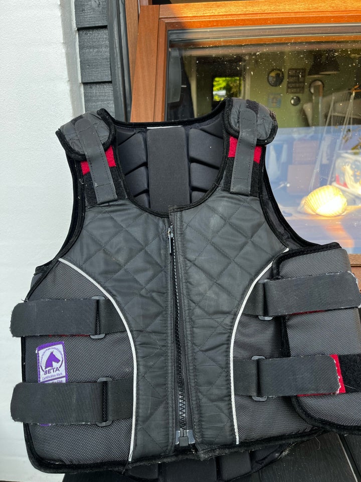 Ridevest, Ridevest, str. M