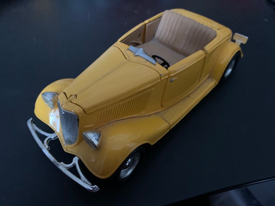 Modelbil Ford, skala 1:24