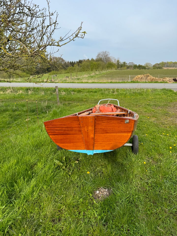 Meget velholdt træjolle