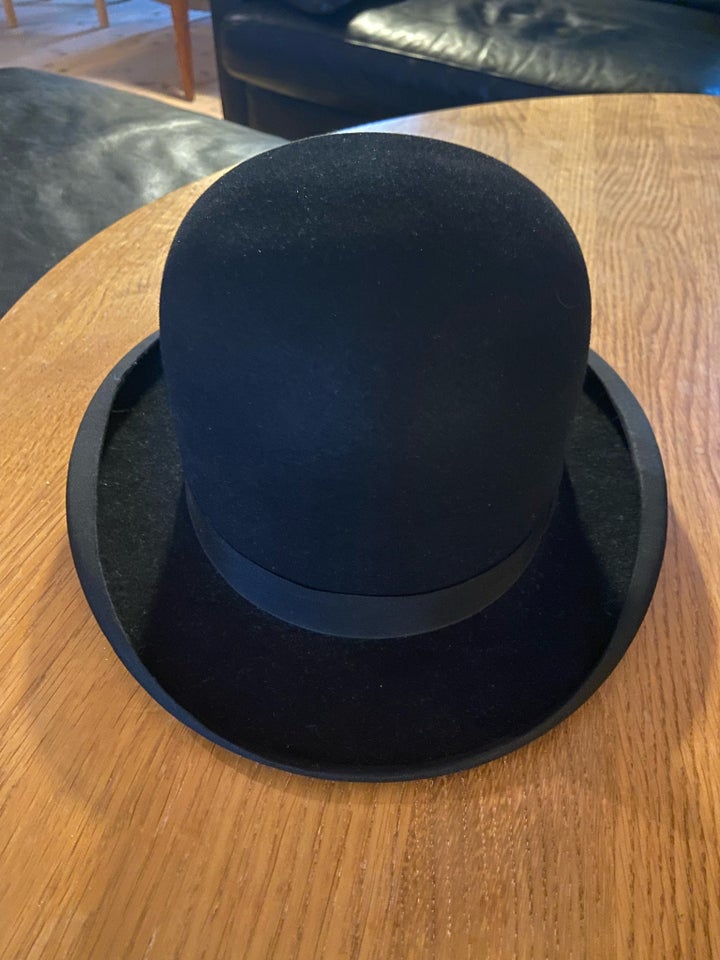 Hat, str. 56/57, Sort