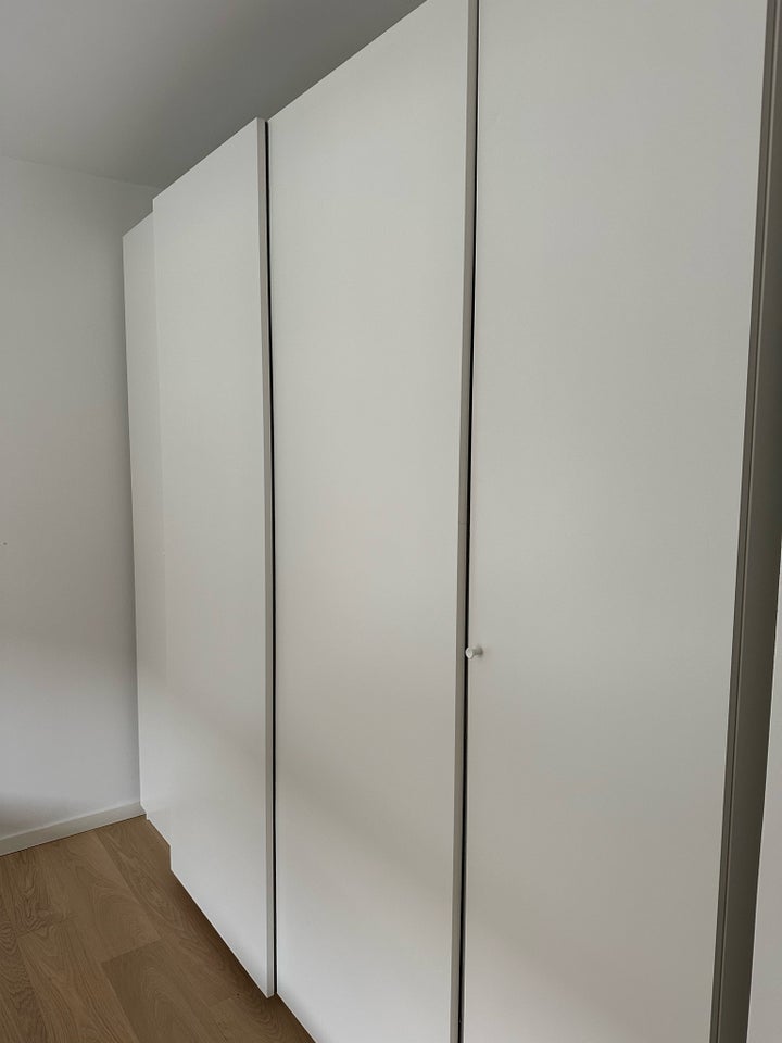 Garderobeskab Ikea b: 250 d: 65 h: